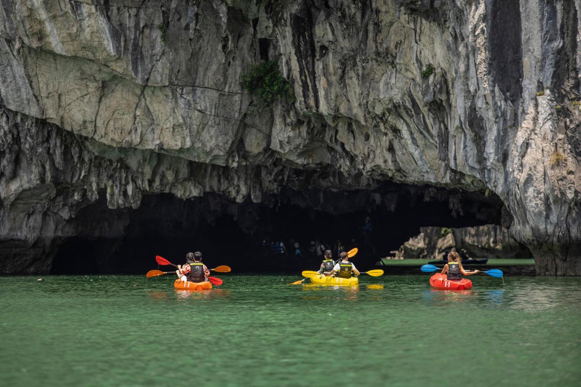 Отель Ambassador Cruise Halong Bay Халонг Экстерьер фото