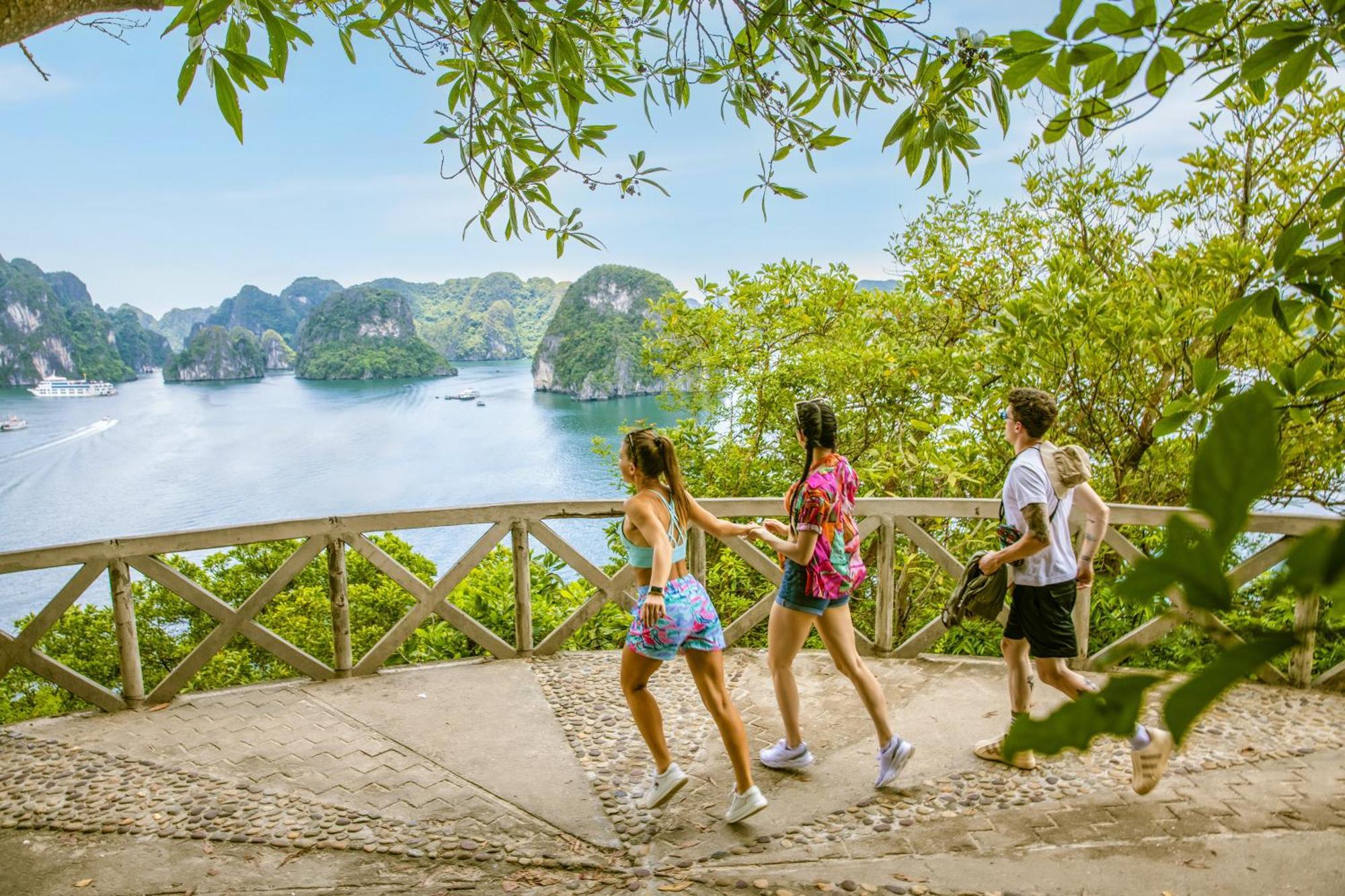 Отель Ambassador Cruise Halong Bay Халонг Экстерьер фото